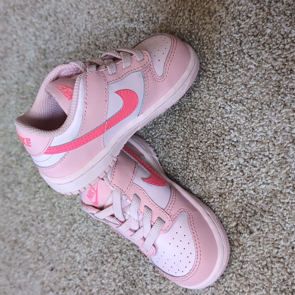 Nike Dunk Low Triple Pink